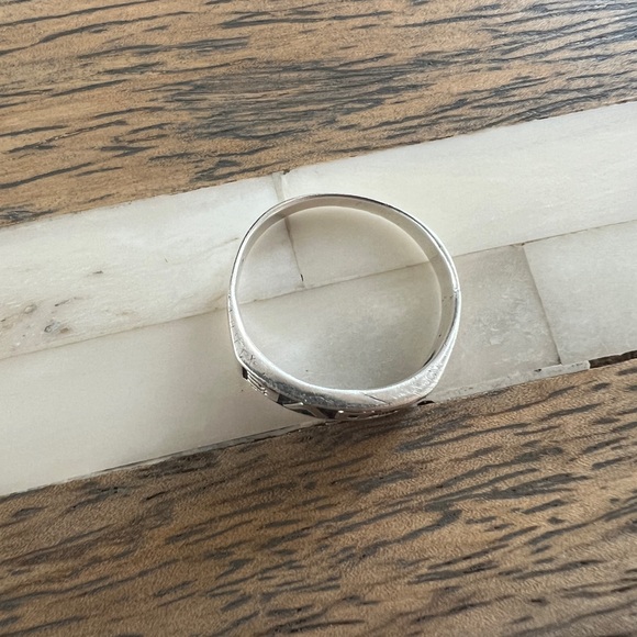 VINTAGE 925 STERLING SILVER RING - “LOVE” - SIZE 9 - RARE - Picture 4 of 6